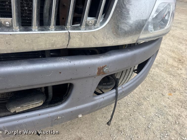 image for item EN0826 2010 International 4400 truck cab and chassis