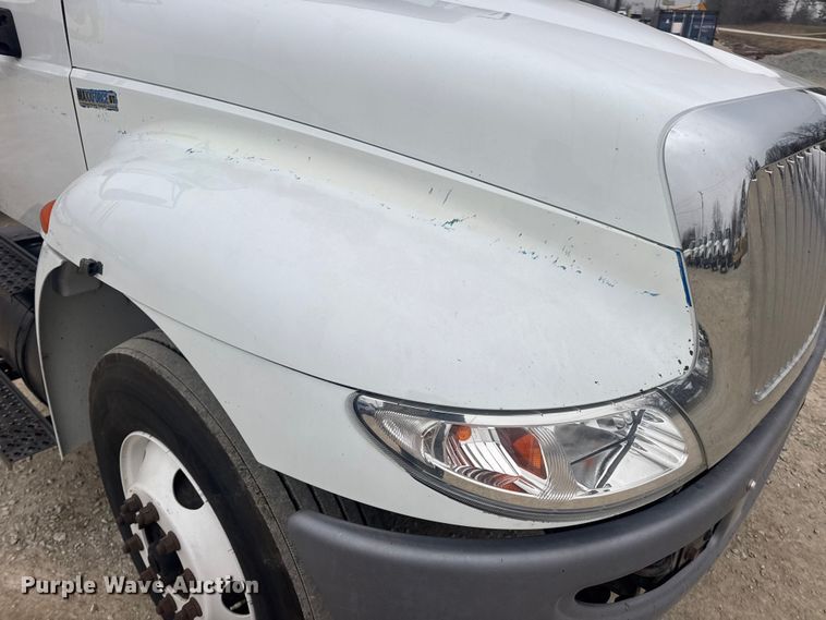 image for item EN0826 2010 International 4400 truck cab and chassis