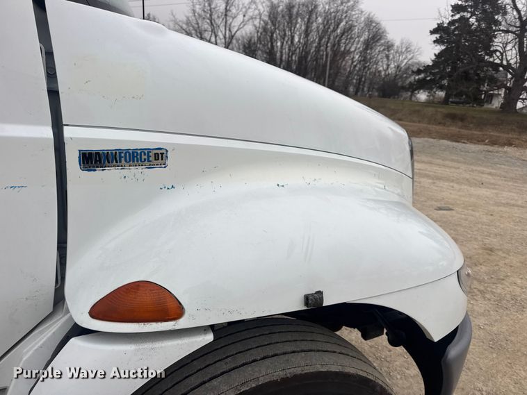 image for item EN0826 2010 International 4400 truck cab and chassis