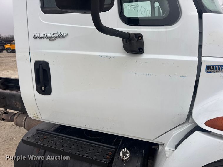 image for item EN0826 2010 International 4400 truck cab and chassis