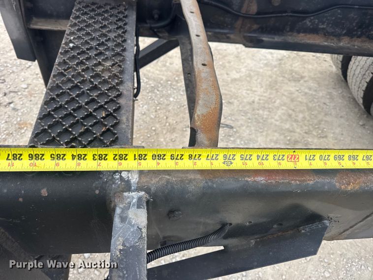 image for item EN0826 2010 International 4400 truck cab and chassis