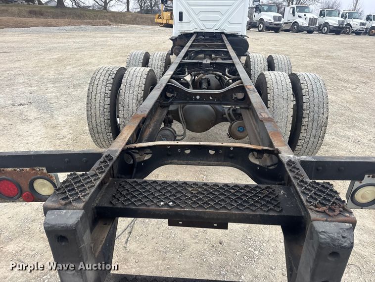 image for item EN0826 2010 International 4400 truck cab and chassis