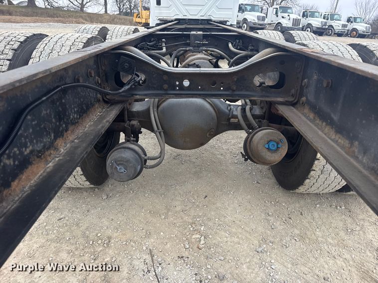 image for item EN0826 2010 International 4400 truck cab and chassis