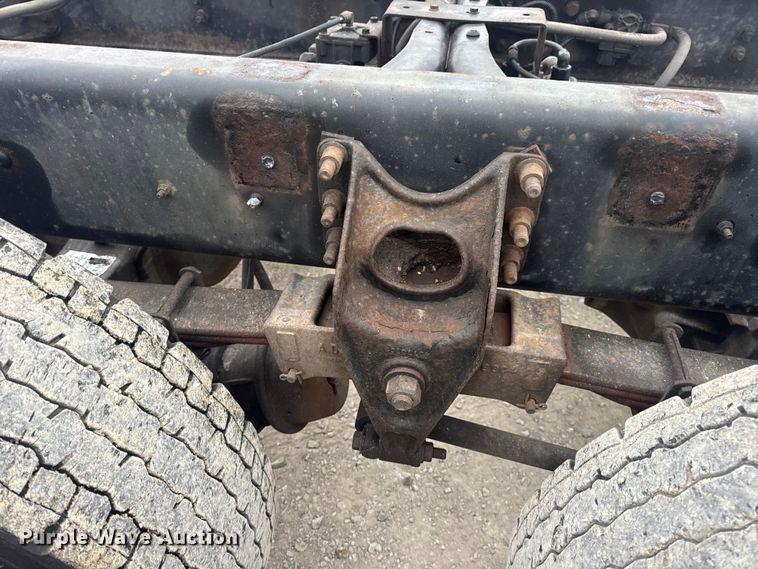 image for item EN0826 2010 International 4400 truck cab and chassis