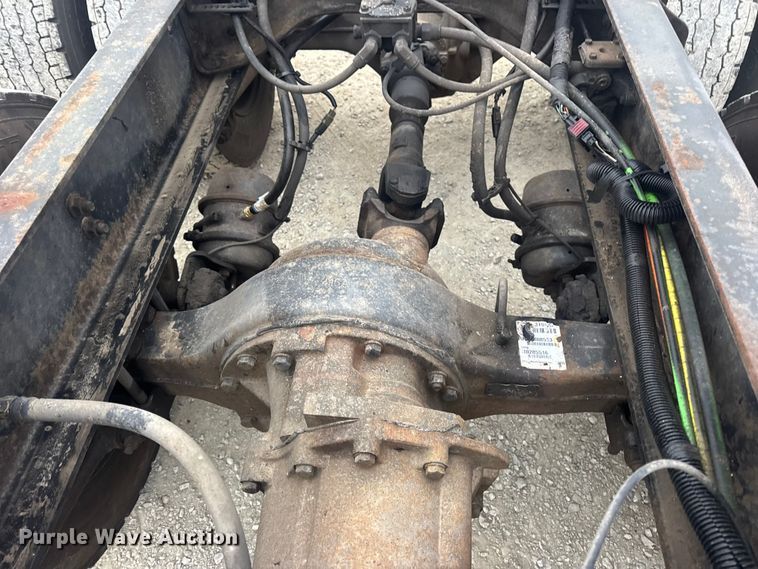 image for item EN0826 2010 International 4400 truck cab and chassis