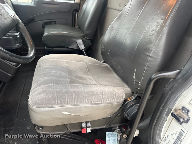 image for item EN0826 2010 International 4400 truck cab and chassis