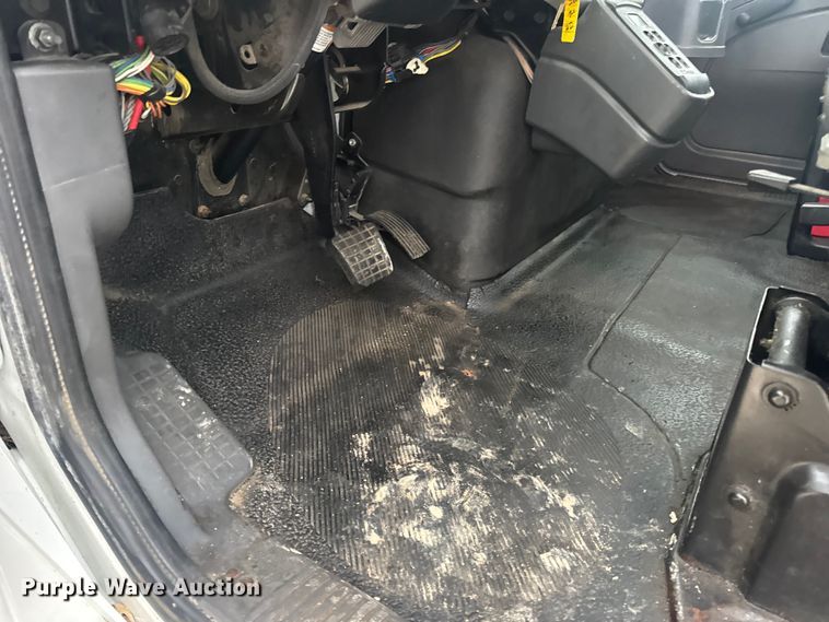 image for item EN0826 2010 International 4400 truck cab and chassis