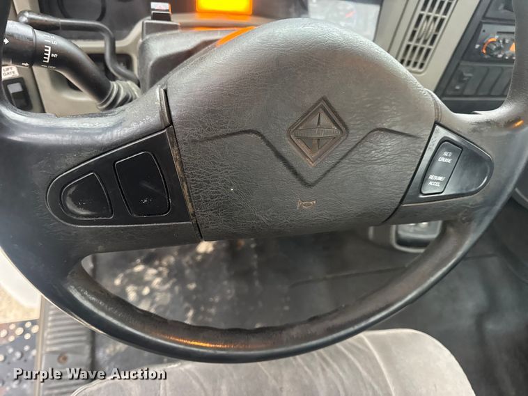 image for item EN0826 2010 International 4400 truck cab and chassis