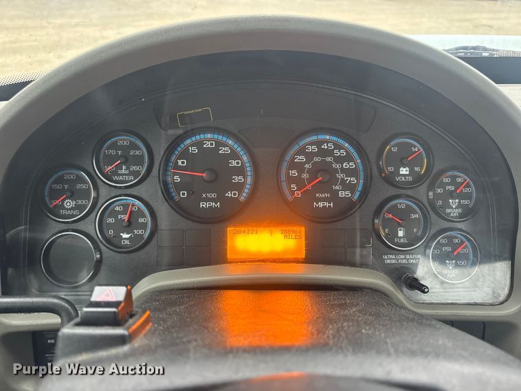 image for item EN0826 2010 International 4400 truck cab and chassis