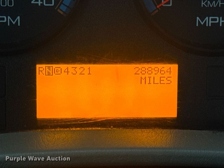 image for item EN0826 2010 International 4400 truck cab and chassis