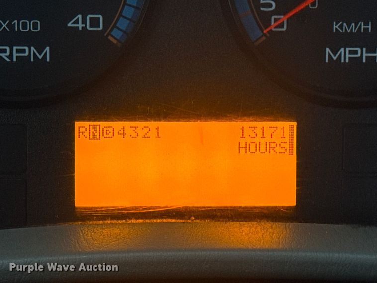 image for item EN0826 2010 International 4400 truck cab and chassis