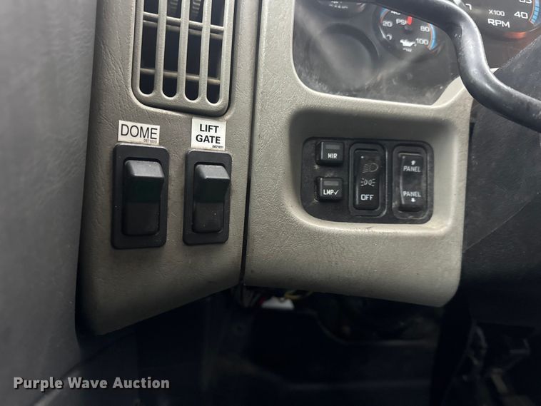 image for item EN0826 2010 International 4400 truck cab and chassis