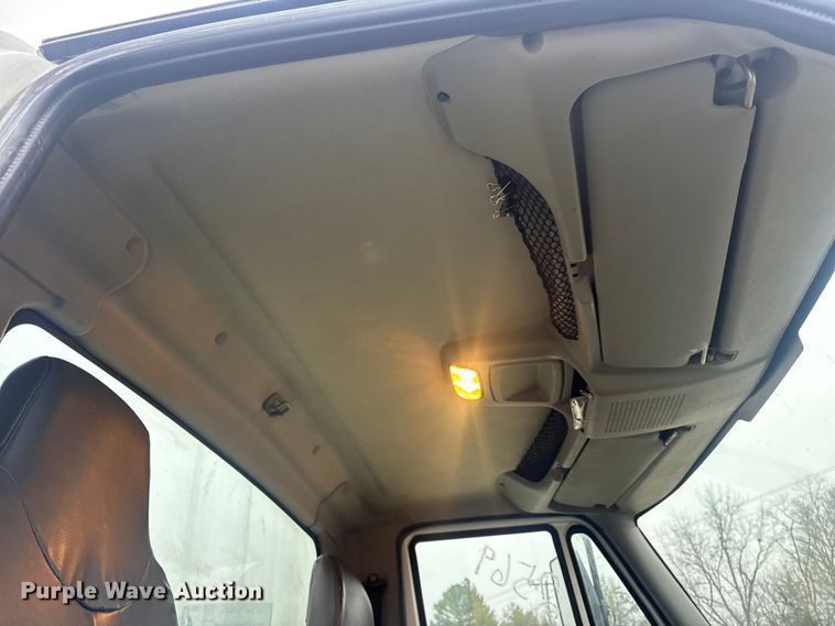 image for item EN0826 2010 International 4400 truck cab and chassis