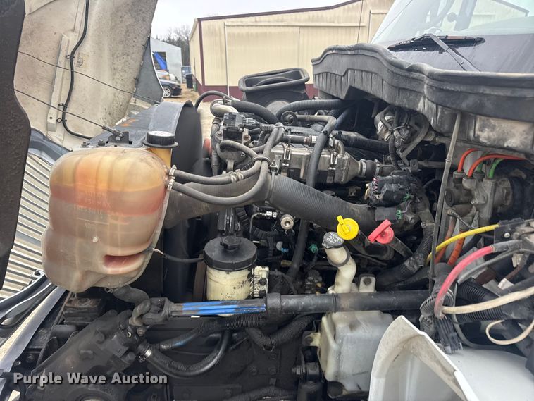 image for item EN0826 2010 International 4400 truck cab and chassis