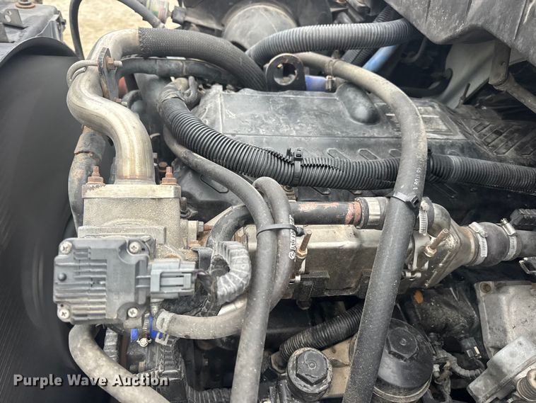 image for item EN0826 2010 International 4400 truck cab and chassis