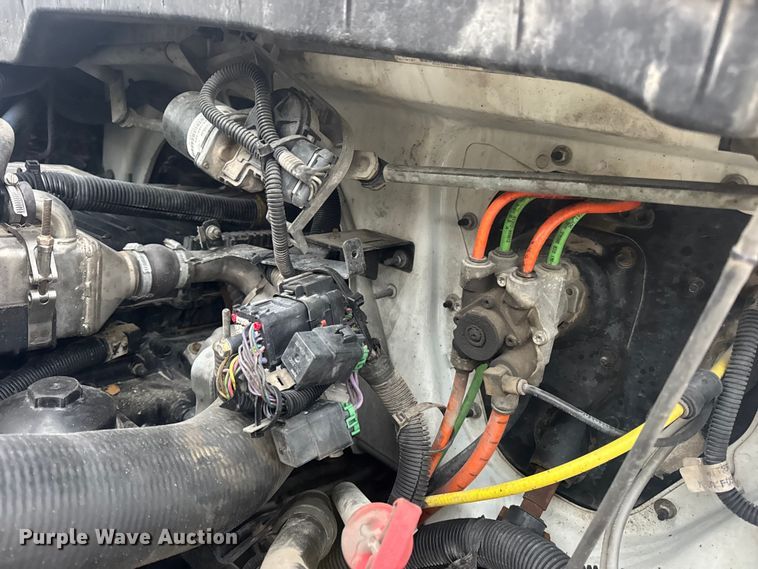 image for item EN0826 2010 International 4400 truck cab and chassis