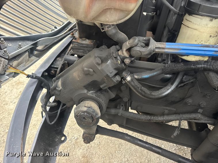 image for item EN0826 2010 International 4400 truck cab and chassis