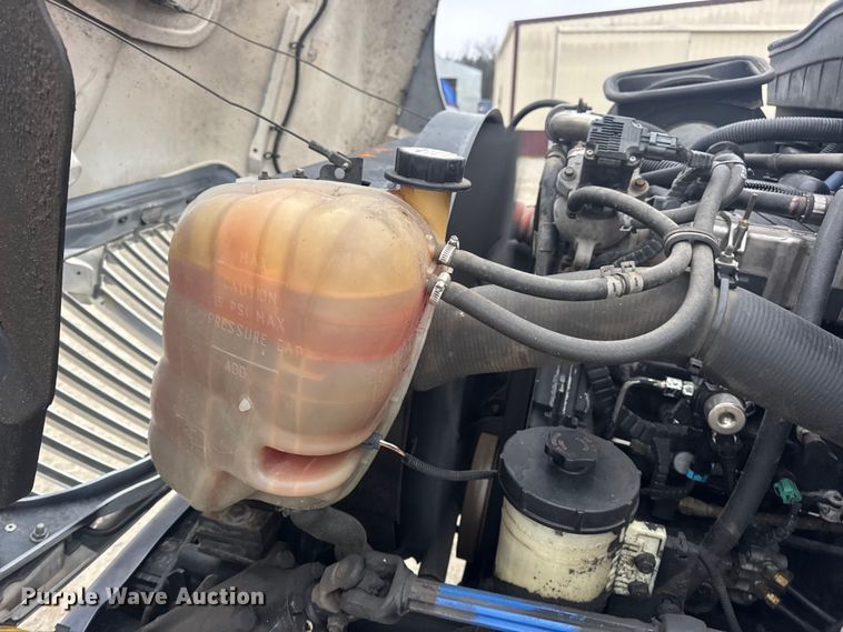 image for item EN0826 2010 International 4400 truck cab and chassis