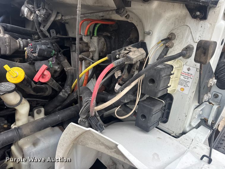 image for item EN0826 2010 International 4400 truck cab and chassis