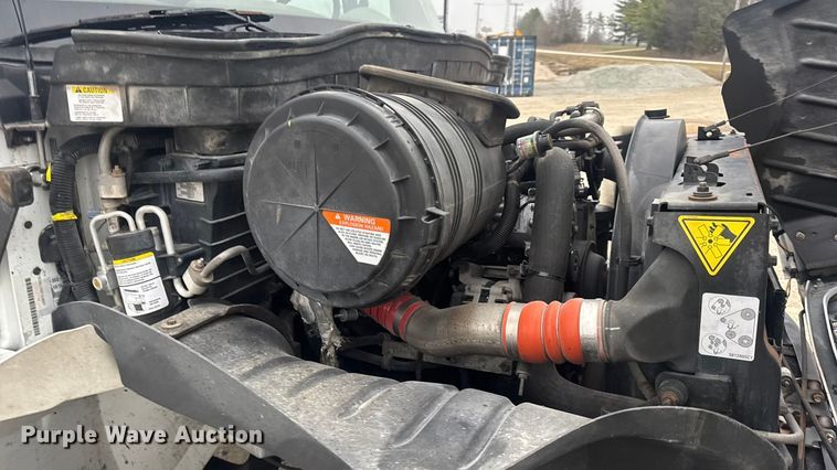 image for item EN0826 2010 International 4400 truck cab and chassis