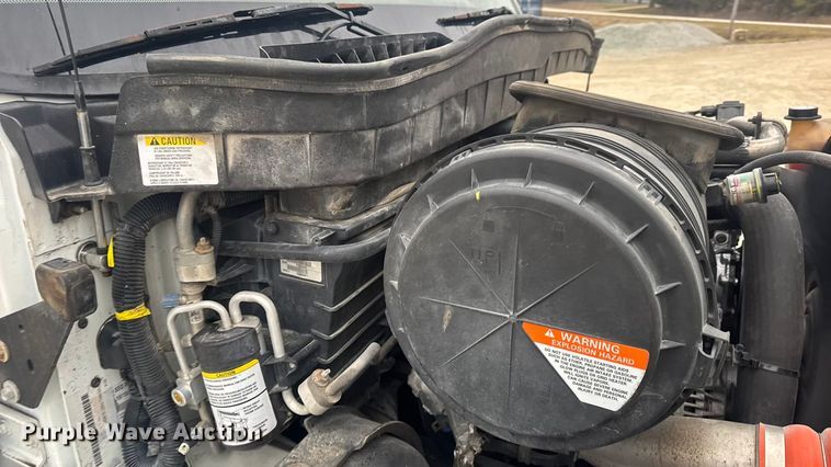 image for item EN0826 2010 International 4400 truck cab and chassis