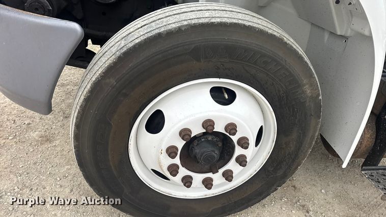 image for item EN0826 2010 International 4400 truck cab and chassis