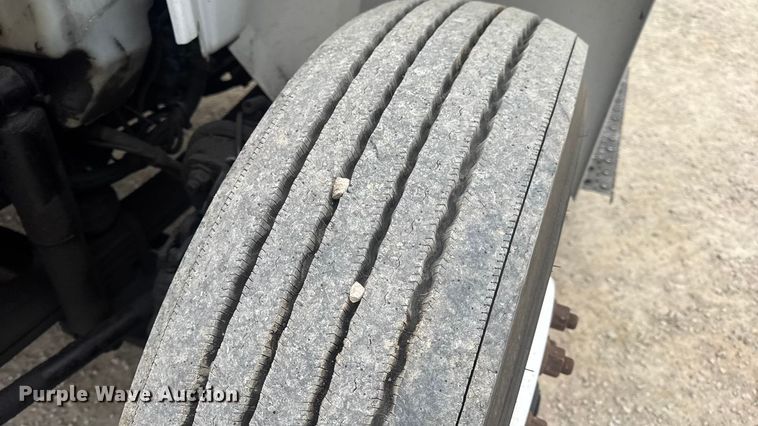 image for item EN0826 2010 International 4400 truck cab and chassis