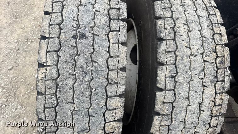 image for item EN0826 2010 International 4400 truck cab and chassis