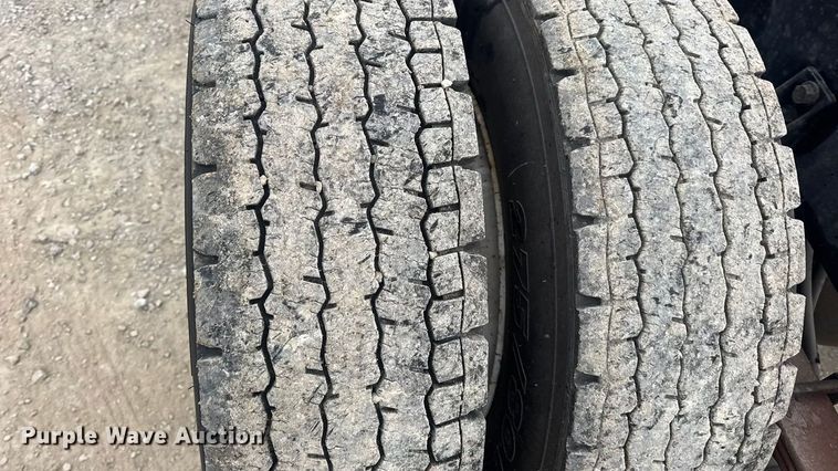 image for item EN0826 2010 International 4400 truck cab and chassis