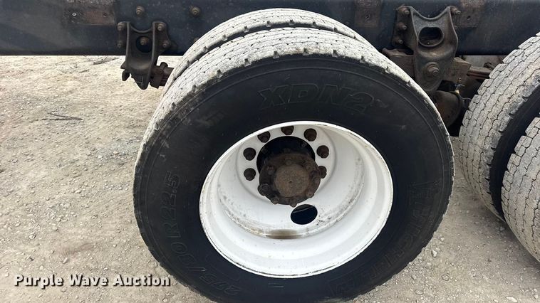 image for item EN0826 2010 International 4400 truck cab and chassis