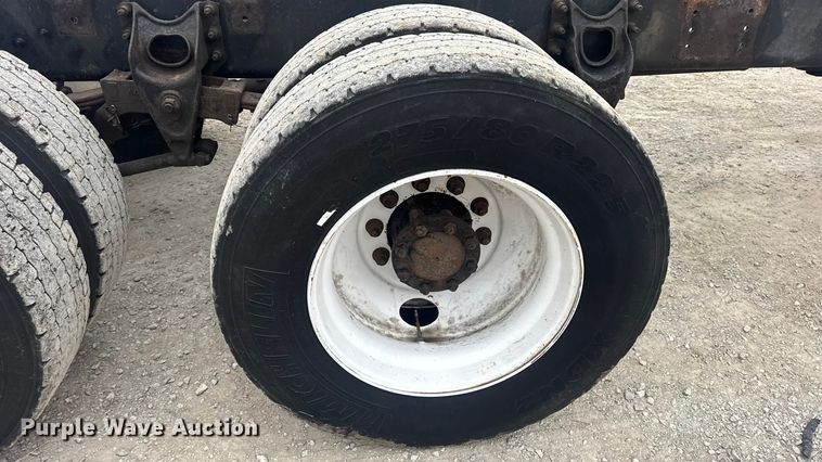 image for item EN0826 2010 International 4400 truck cab and chassis