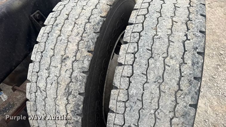 image for item EN0826 2010 International 4400 truck cab and chassis