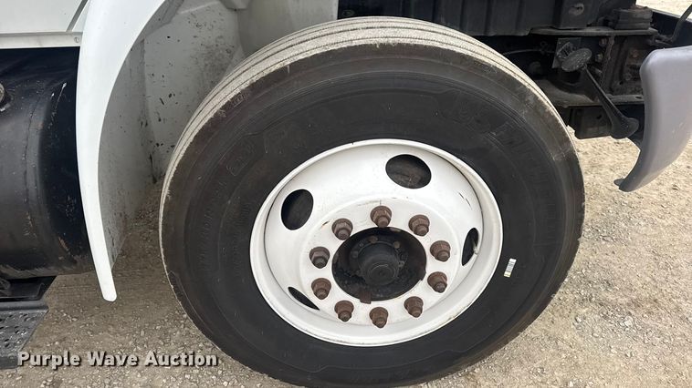 image for item EN0826 2010 International 4400 truck cab and chassis