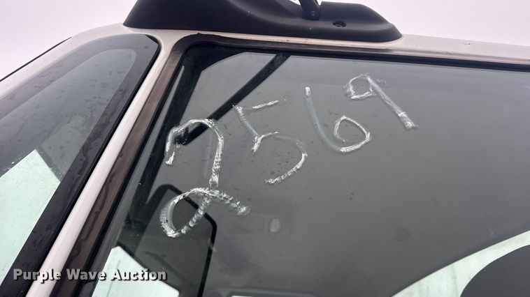 image for item EN0826 2010 International 4400 truck cab and chassis