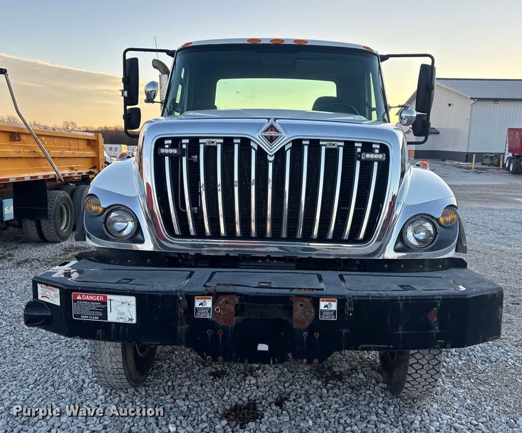 image for item EN0860 2011 International 7400 truck cab and chassis