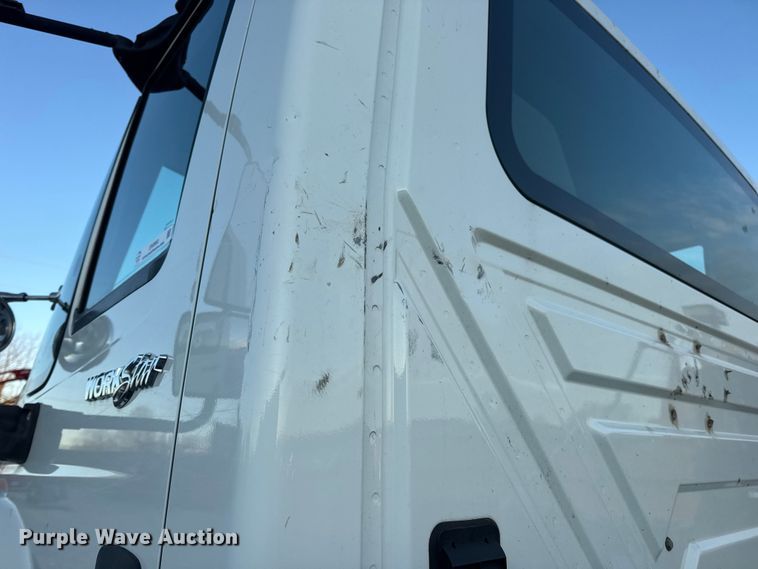 image for item EN0860 2011 International 7400 truck cab and chassis