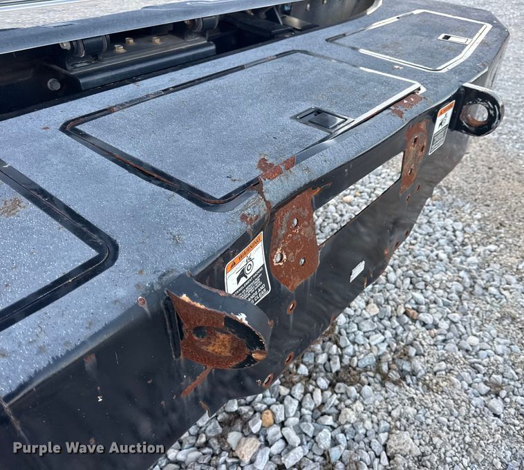 image for item EN0860 2011 International 7400 truck cab and chassis