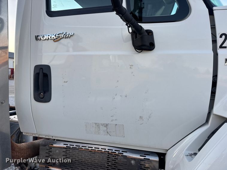 image for item EN0860 2011 International 7400 truck cab and chassis