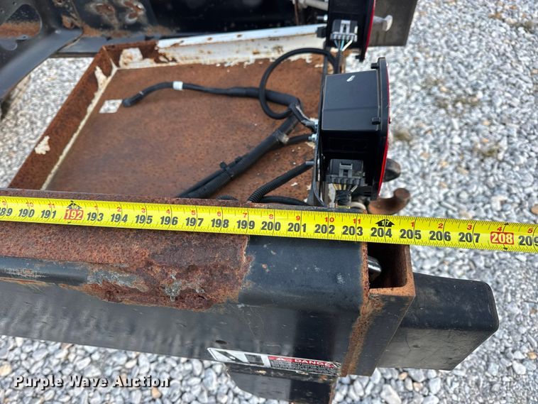 image for item EN0860 2011 International 7400 truck cab and chassis