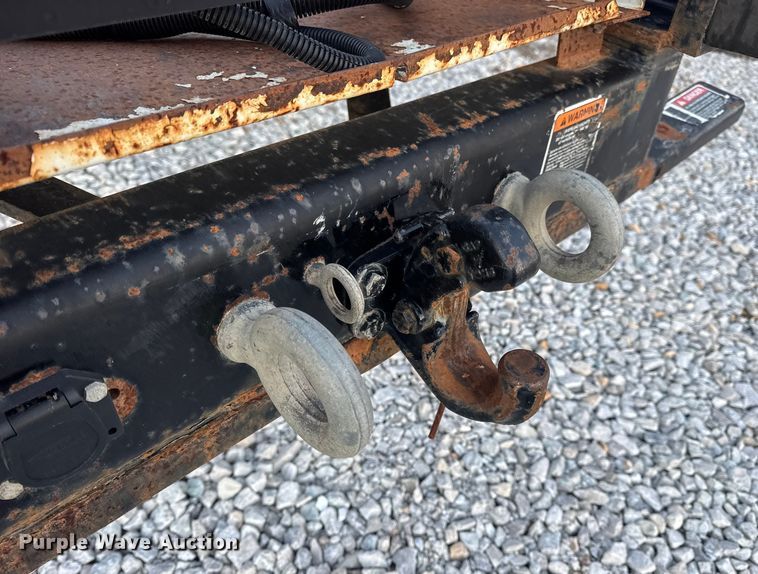 image for item EN0860 2011 International 7400 truck cab and chassis