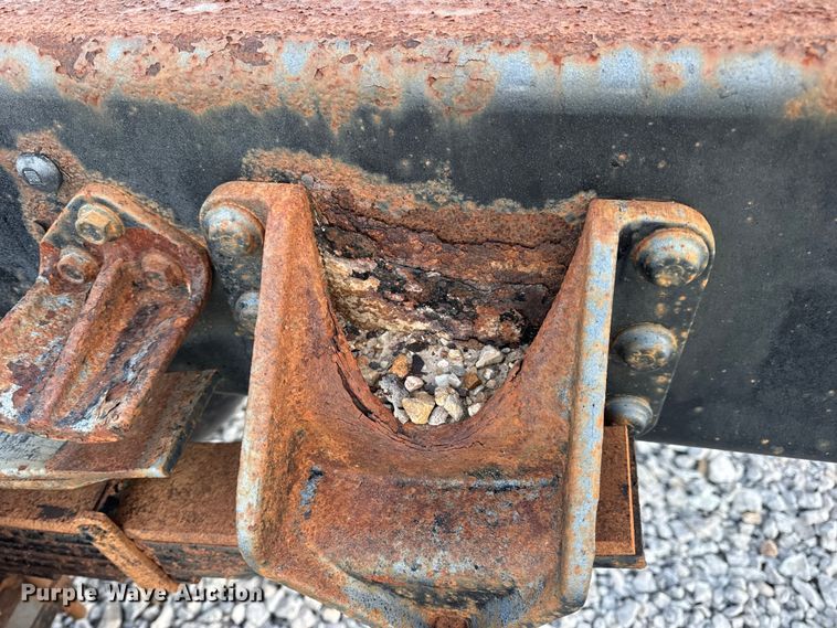 image for item EN0860 2011 International 7400 truck cab and chassis