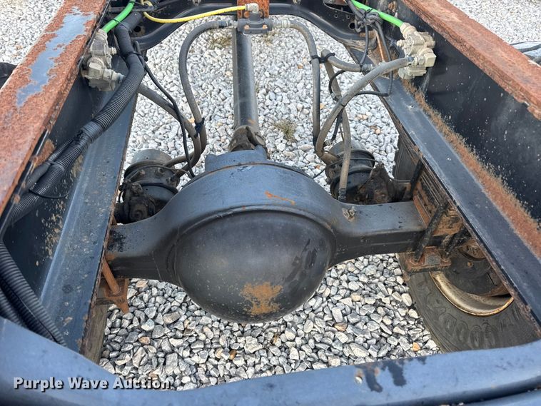 image for item EN0860 2011 International 7400 truck cab and chassis