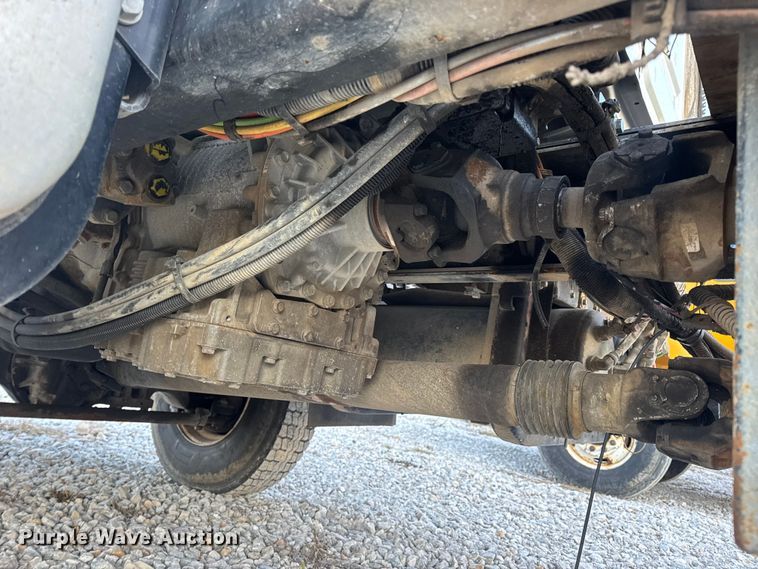 image for item EN0860 2011 International 7400 truck cab and chassis