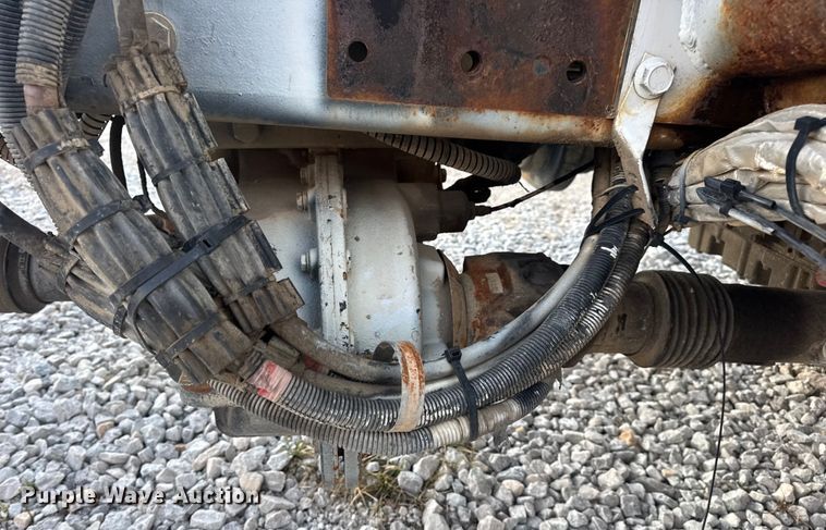 image for item EN0860 2011 International 7400 truck cab and chassis