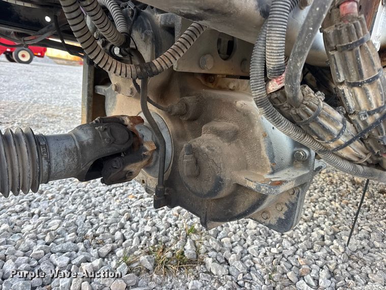 image for item EN0860 2011 International 7400 truck cab and chassis