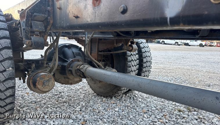 image for item EN0860 2011 International 7400 truck cab and chassis