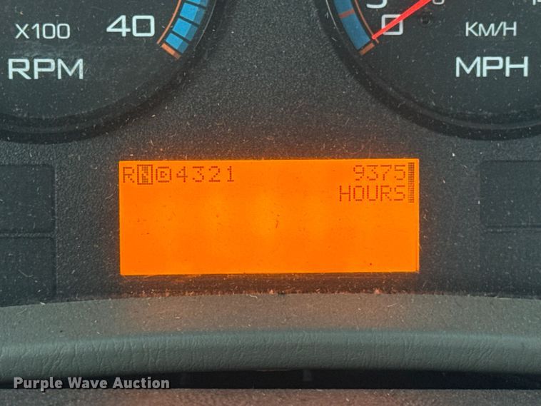 image for item EN0860 2011 International 7400 truck cab and chassis