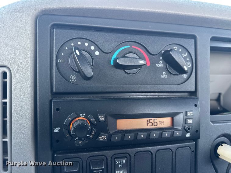 image for item EN0860 2011 International 7400 truck cab and chassis