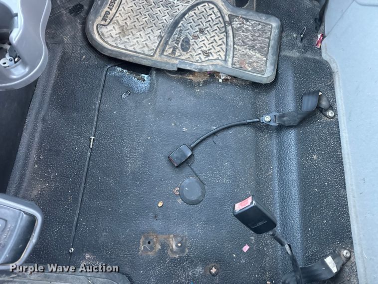 image for item EN0860 2011 International 7400 truck cab and chassis