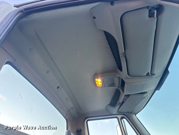 image for item EN0860 2011 International 7400 truck cab and chassis